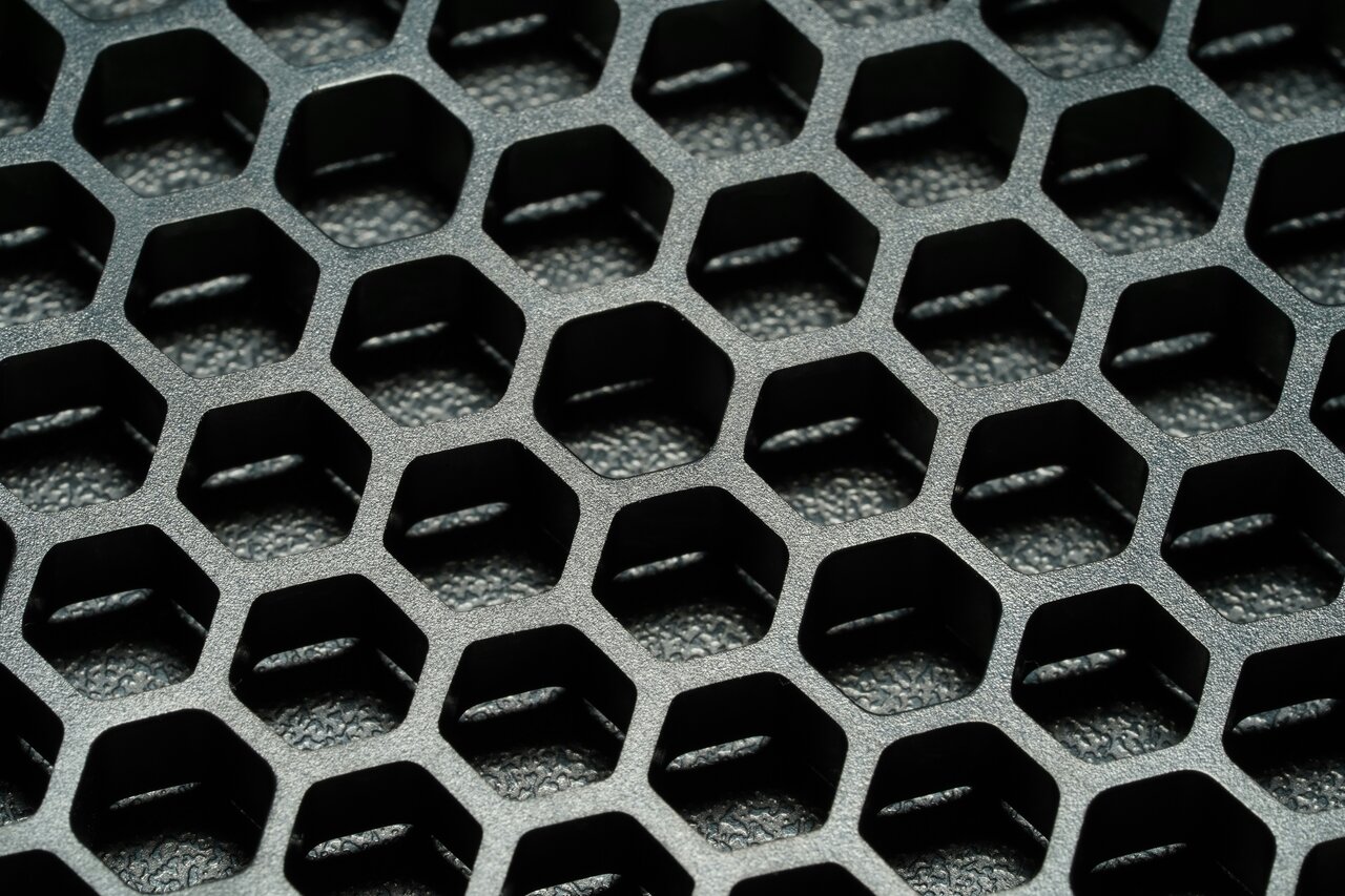 Hive-like cluster structure, symbolizing the organization and scalability of an on-premise Kubernetes environment
